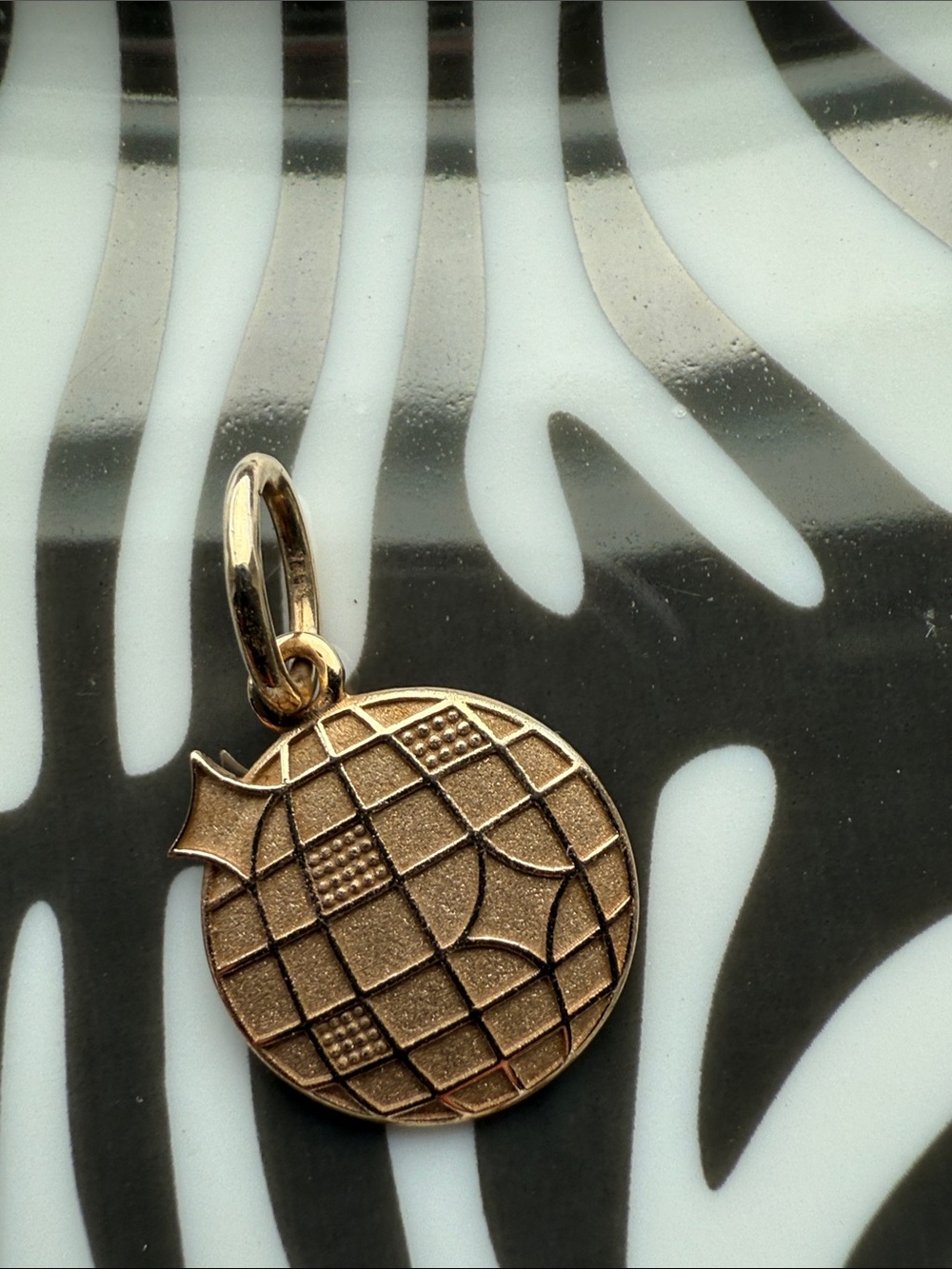 Farewell fine disco charm - 14k